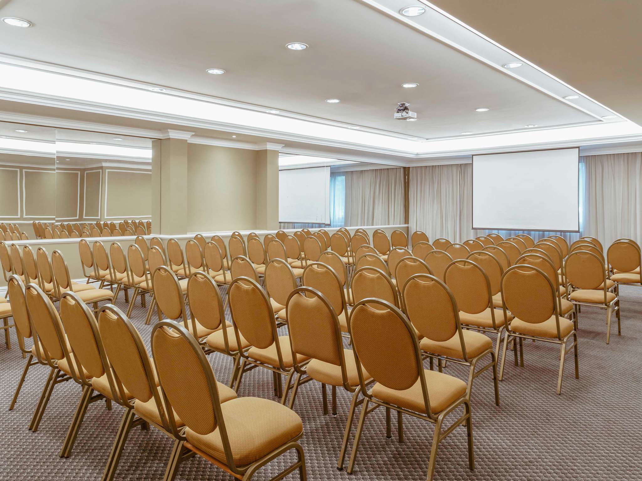 https://www.accorhotels.com/0578